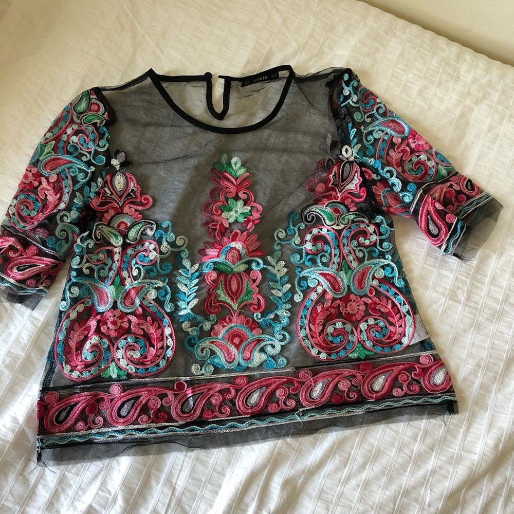 Broderie top
